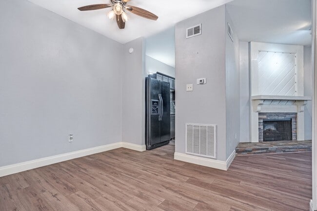 Building Photo - Charming One Bedroom Condo in Richardson!