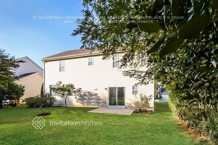 Building Photo - 17311 Commons Crossing Dr