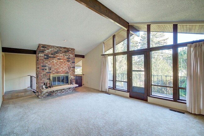 Building Photo - 3Bd/2.75Ba Maple Valley House