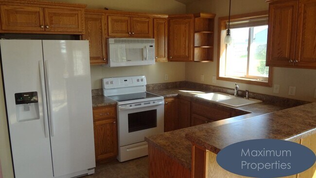 Building Photo - SPACIOUS FOUR BEDROOM HOUSE, WITH LOTS OF AMENITITES AND A GREAT LOCATION!!!