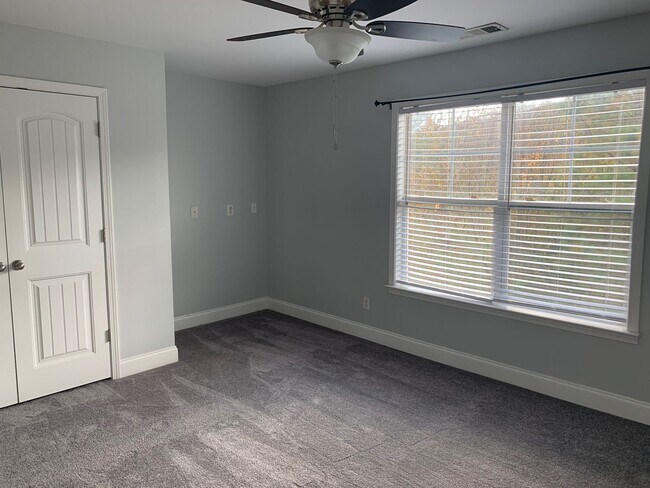 Building Photo - Lovely Eastside Townhome Condo Near Vet School- 3BR/3BATH!