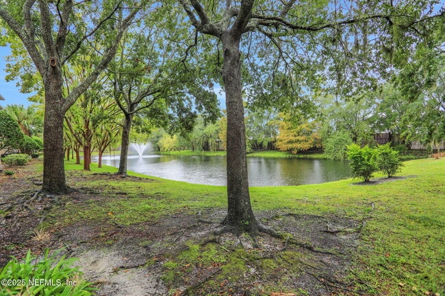 Building Photo - 9744 Summer Grove Way W