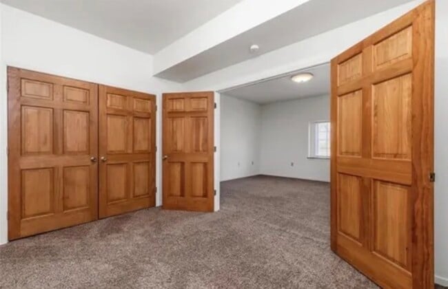 Building Photo - 621 Twin Valley Dr