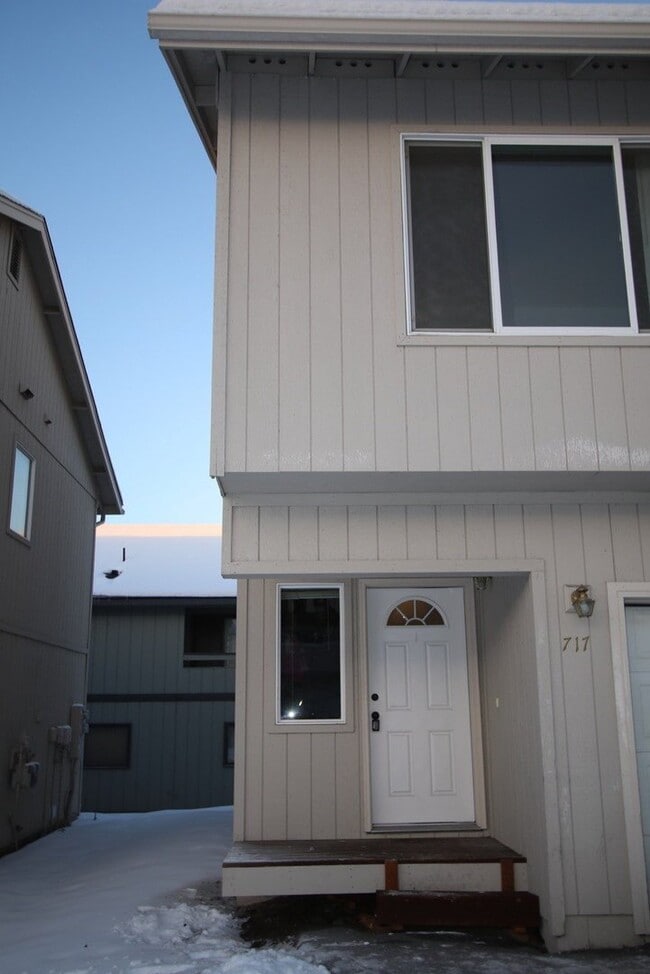 Building Photo - 3 Bedroom Condo in South Anchorage!