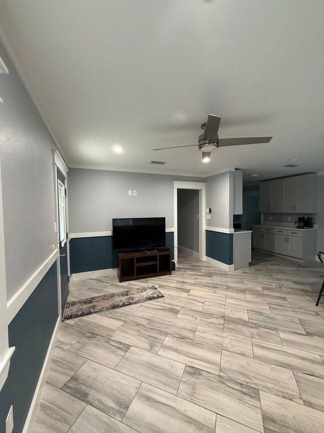 Building Photo - 4 bedroom 1 bath house with a large fenced...