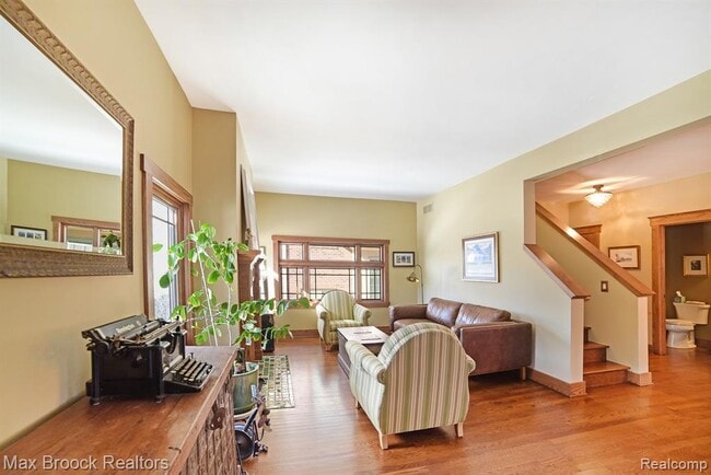 Building Photo - 356 Ferndale Ave