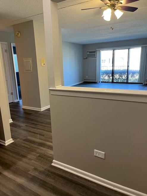 Building Photo - 15 E Maple St