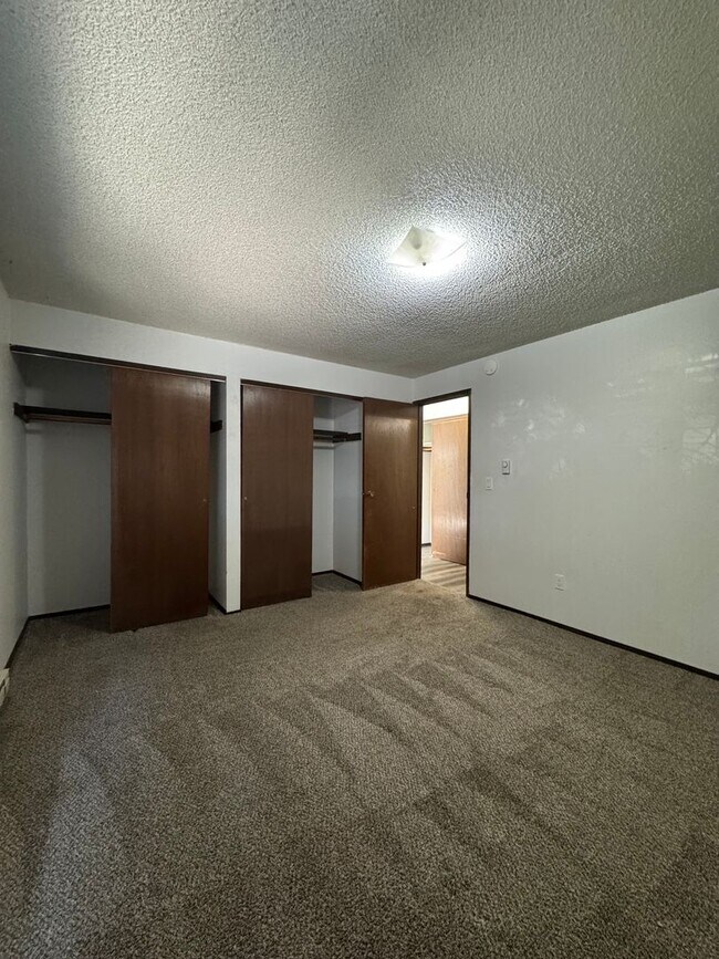 Building Photo - 1204 N B St
