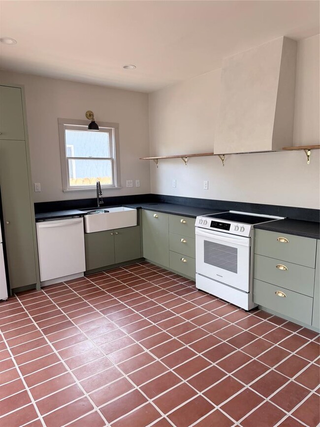 Building Photo - 1914 W Magnolia Ave