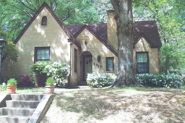 Primary Photo - 1317 S Sneed Ave
