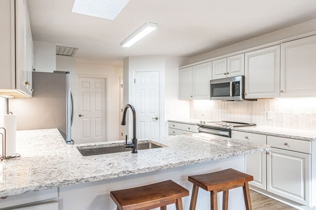 Building Photo - 11 Greenville Ln