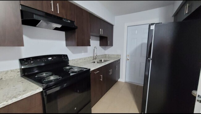 Building Photo - 510 N Rosland Dr