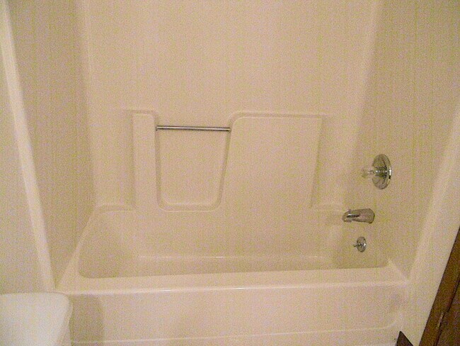 Building Photo - 3360 Vestal Rd