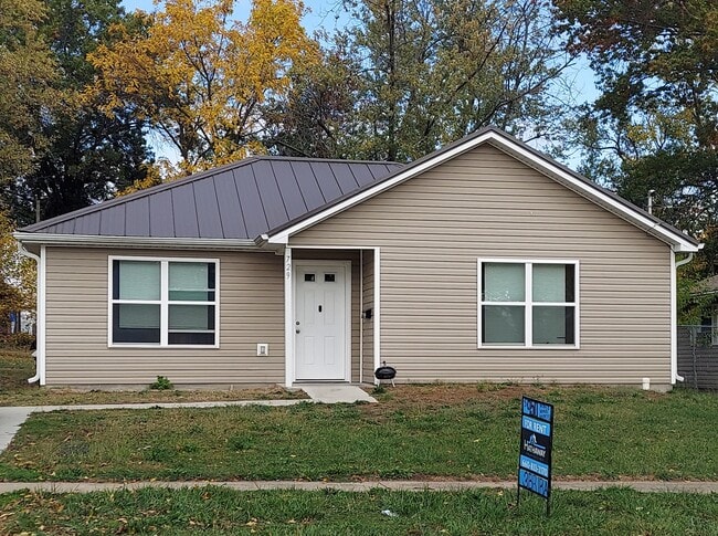 Primary Photo - 729 Quisenberry St
