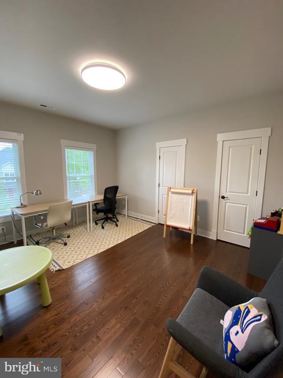 Building Photo - 2233 N Underwood St