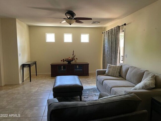 Building Photo - 2449 E Vermont Dr