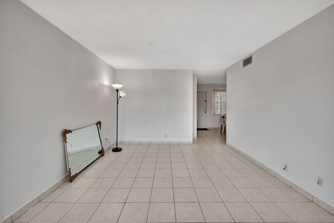 Building Photo - 4310 NW 12th Ct