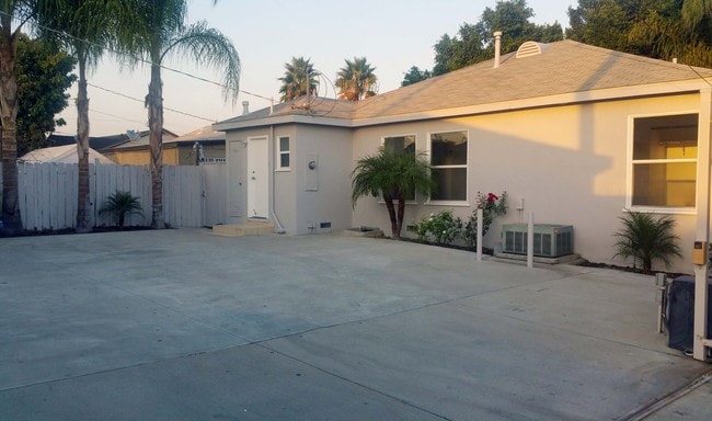 Building Photo - 5419 Willowcrest Ave