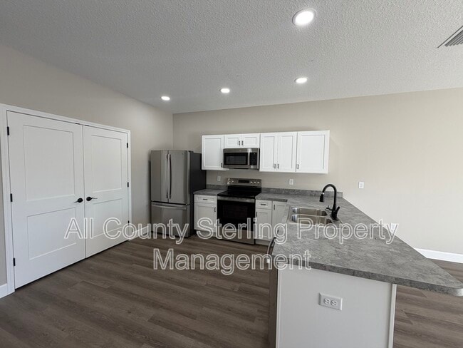 Building Photo - 1418 SE Magnolia Loop