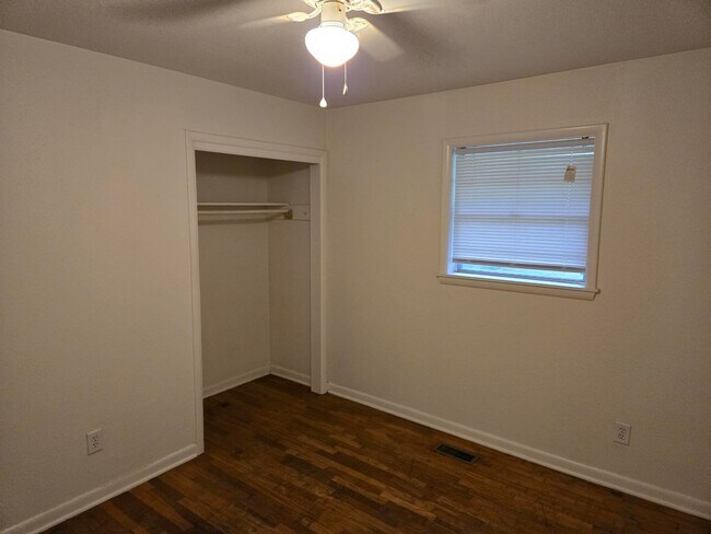 Building Photo - How amazing is this 3 BR 1 BTH home? You'll have to come visit us to find out!