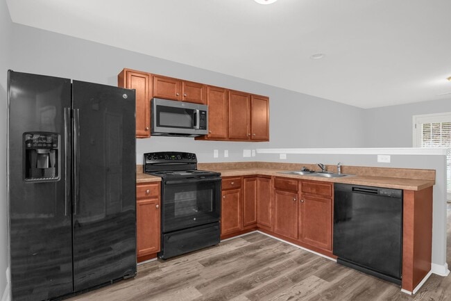 Building Photo - Updated 2BR/2.5BA Townhome