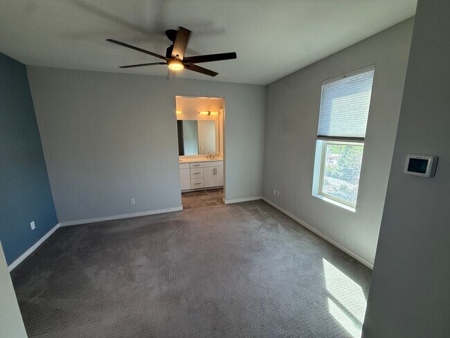 Building Photo - 2 bed | 2.5 bath | 1014 SF | 1 Car Garage | Tri-level condominium| Owner pays WS&G!