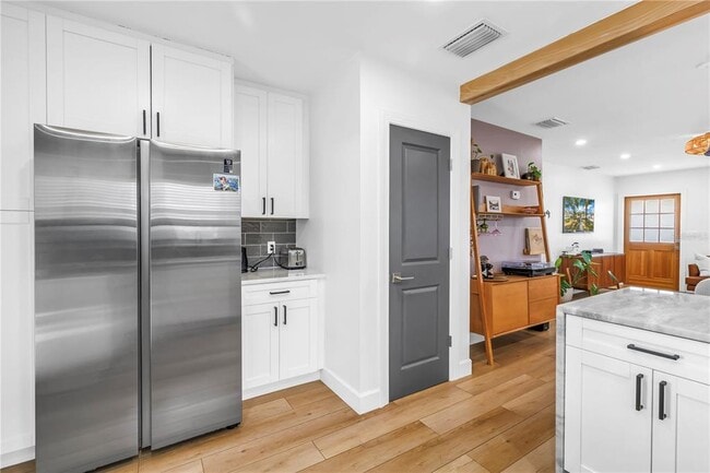 Building Photo - 2621 17th Ave N