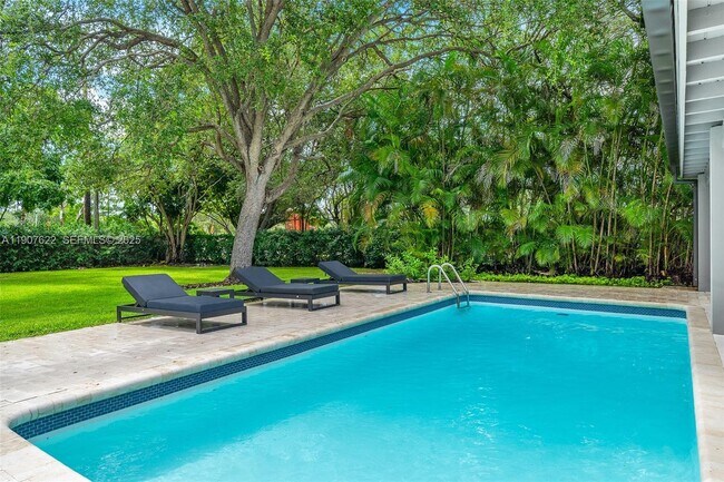 Building Photo - 15121 SW 69th Ct