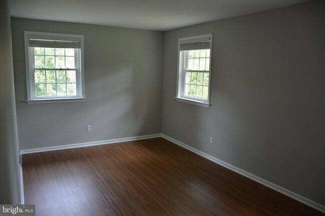 Building Photo - 711 Brainerd Rd