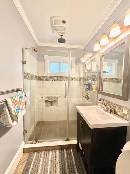 Building Photo - 16 Sachem St