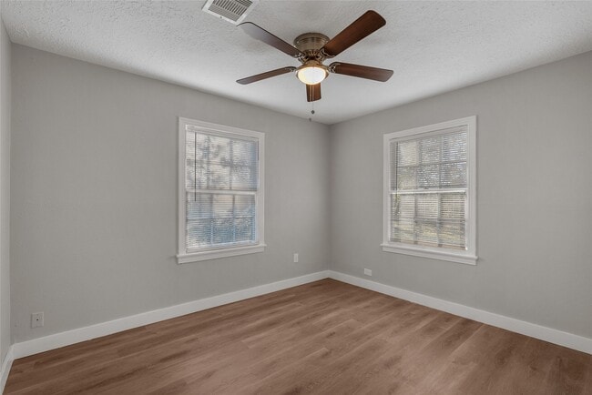 Building Photo - 1330 Leaman Ave