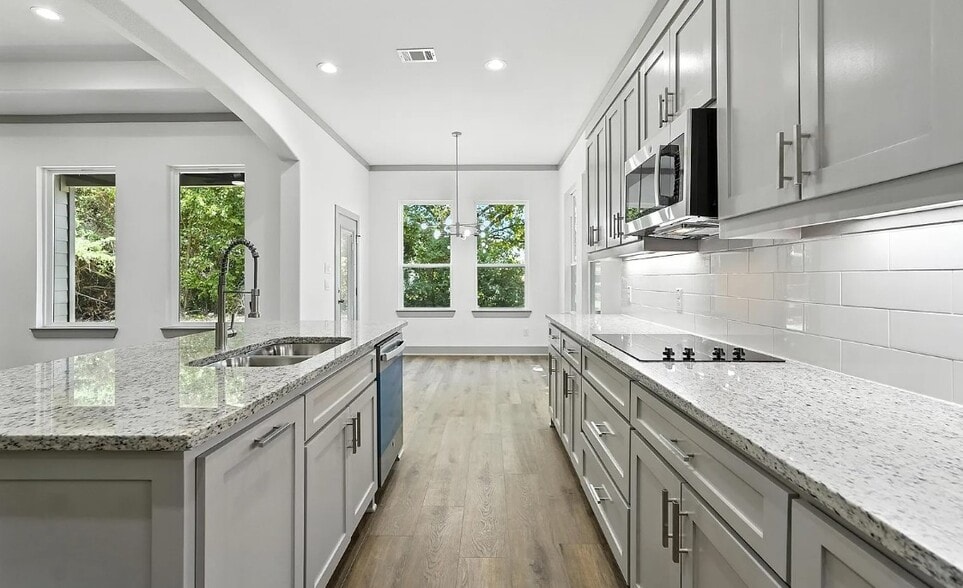 Building Photo - 716 Oak Creek Dr