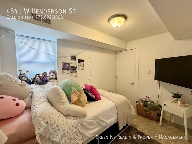 Building Photo - 4841 W Henderson St