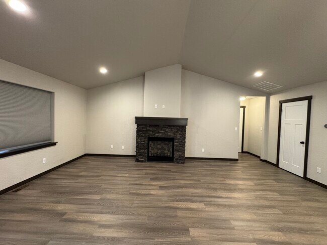 Building Photo - 12772 N Cavanaugh Dr