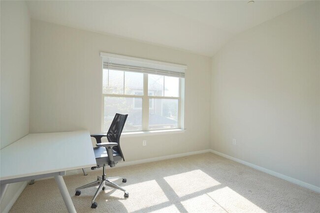 Building Photo - 516 E Slaughter Ln
