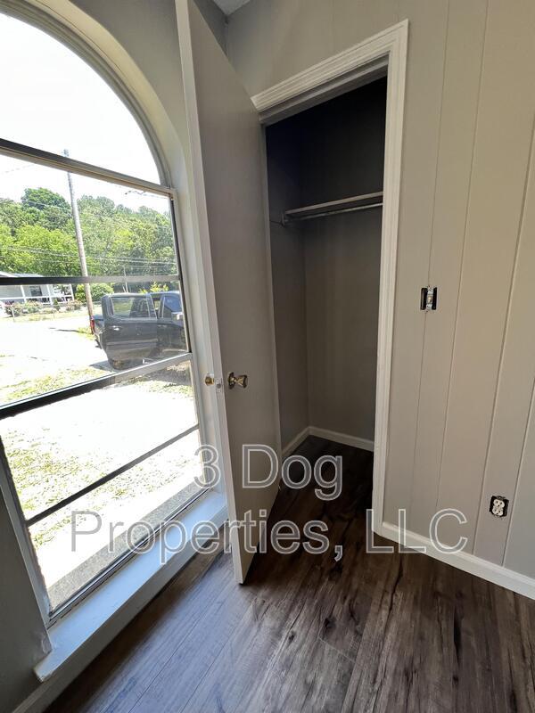 Building Photo - 1322 Ely Rd