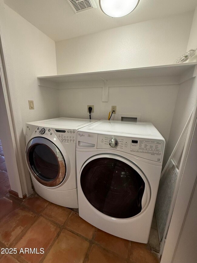 Building Photo - 10854 E Yucca St