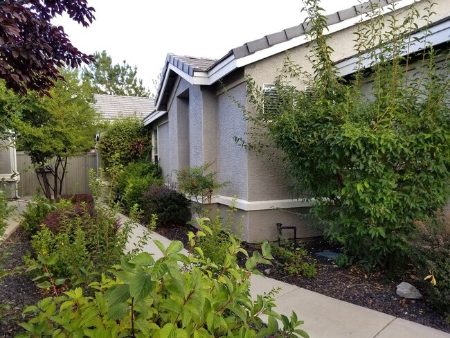 Building Photo - Home in Double Diamond - Reno