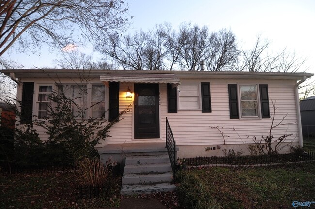 Building Photo - 1702 Truman Dr NE