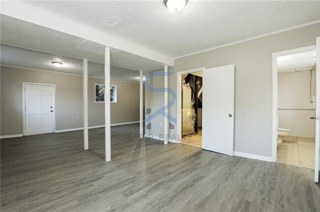 Building Photo - 507 Menefee St