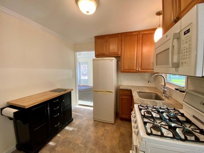 Building Photo - 26 Poplar St