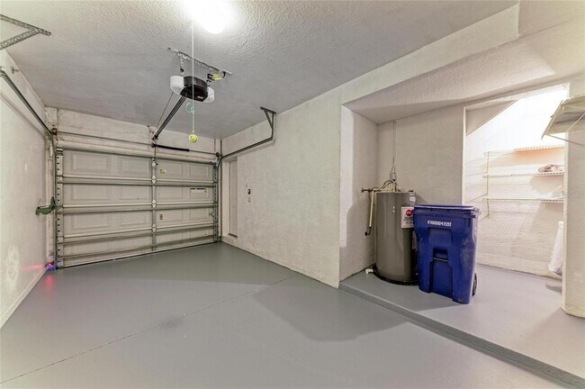 Building Photo - 6618 Pineview Terrace