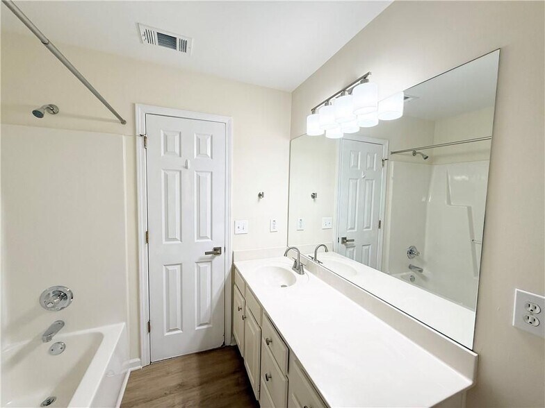 Building Photo - 350 Laurel Glen Crossing