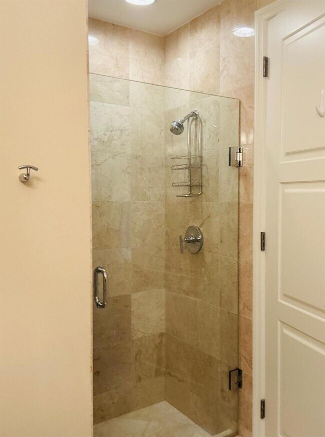 Building Photo - 3333 NE 32nd Ave