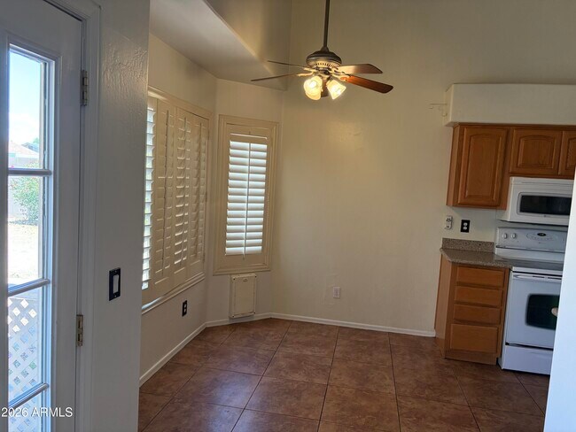 Building Photo - 222 W Caroline Ln