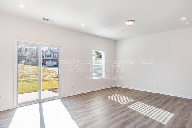 Building Photo - 3160 Lilac Grove Dr