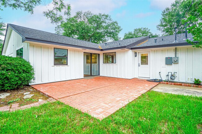 Building Photo - 1422 Wisterwood Dr