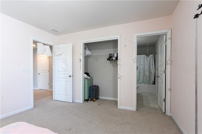 Building Photo - 302 Pebblestone Ln