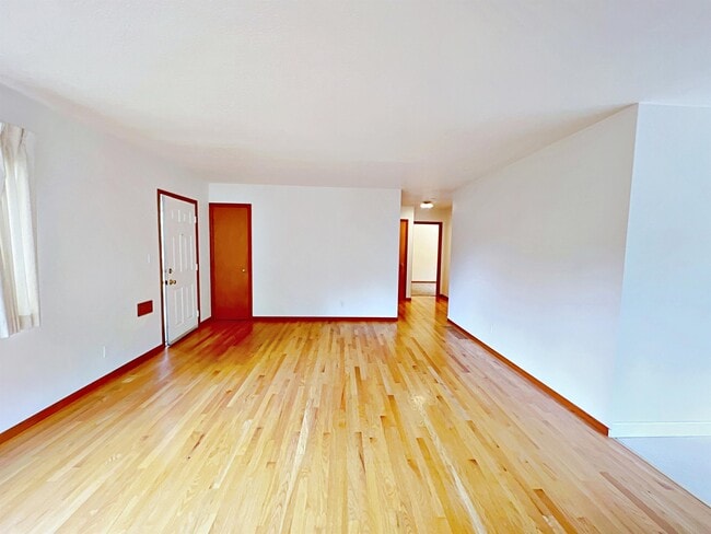 Building Photo - 3385 SE 10th Ave