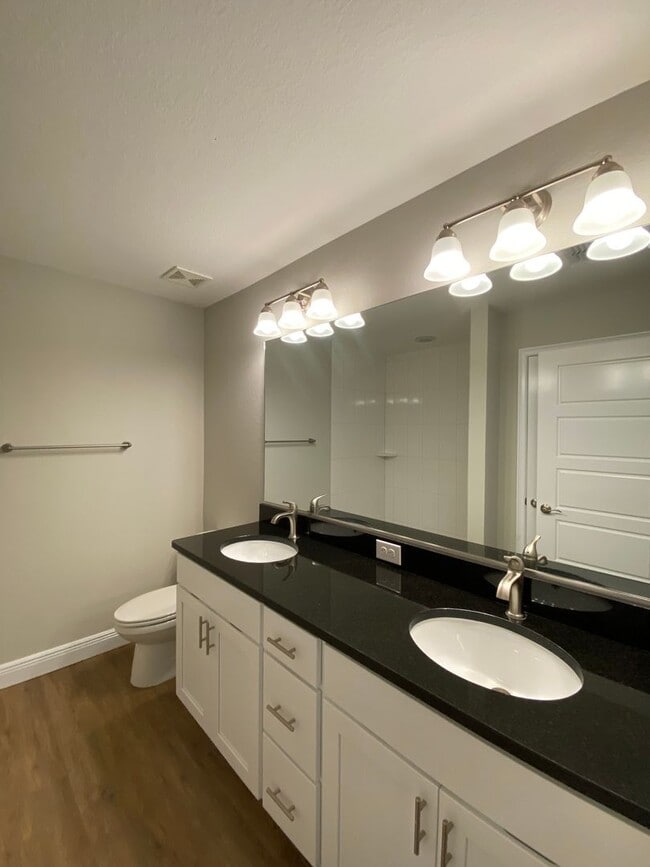 Building Photo - Custom Home - Desirable SE Ocala Neighborh...